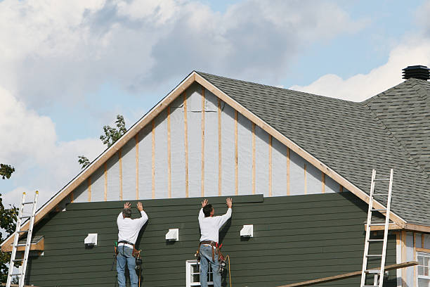 Professional Siding Installation technician working in Campobello, SC